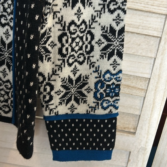 Icelandic Design Nordic Snowflake Print Full Zip Sweater - Picture 5 of 11